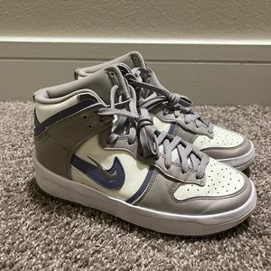 nike dunk high up in sail/college grey/clear emerald/iron purple - size 8